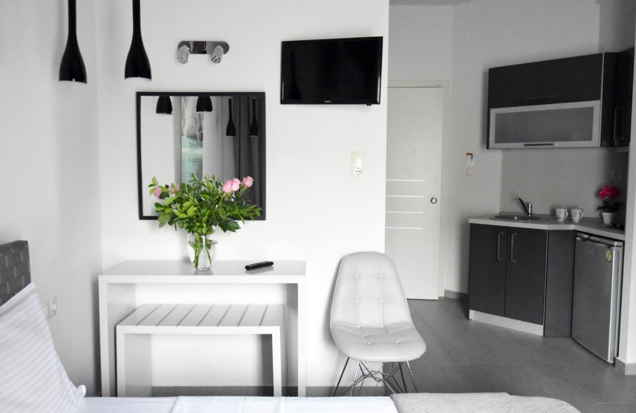 Cross Plaza Aparthotel Ставрос Екстериор снимка