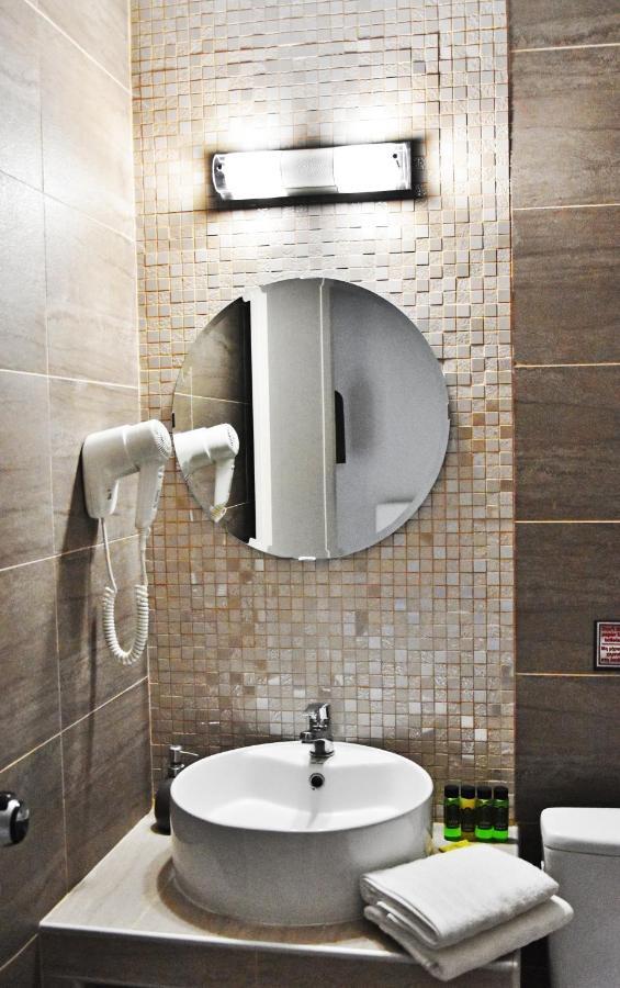 Cross Plaza Aparthotel Ставрос Екстериор снимка